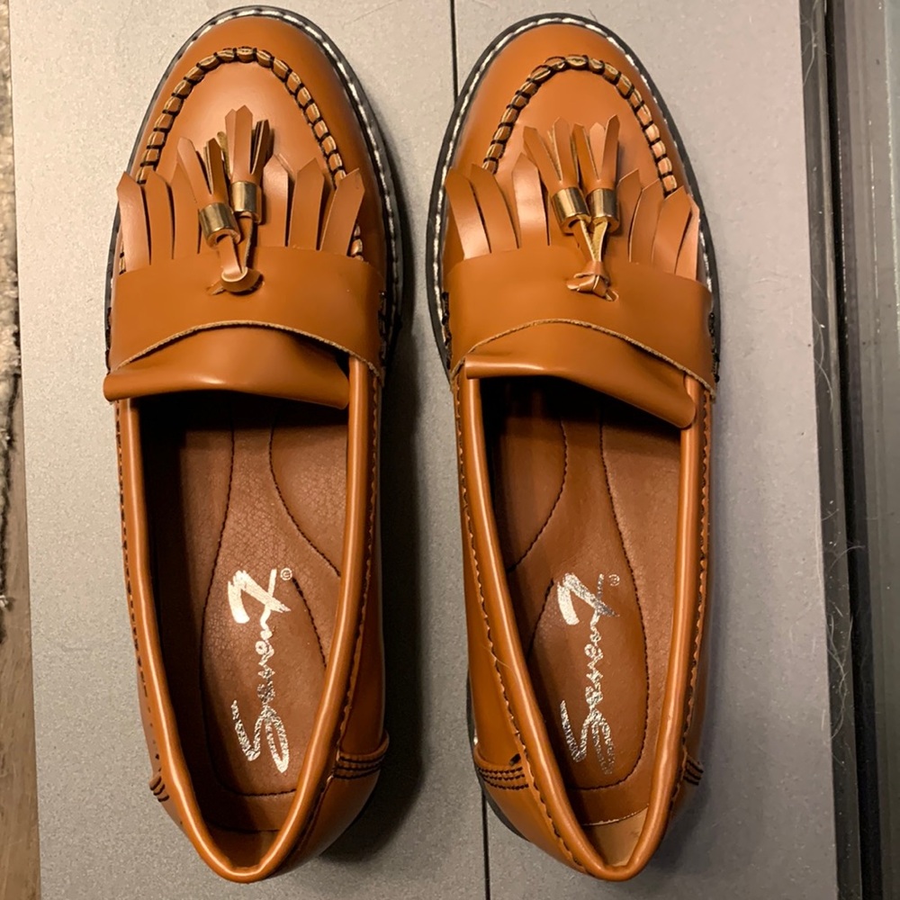 Tan loafers new